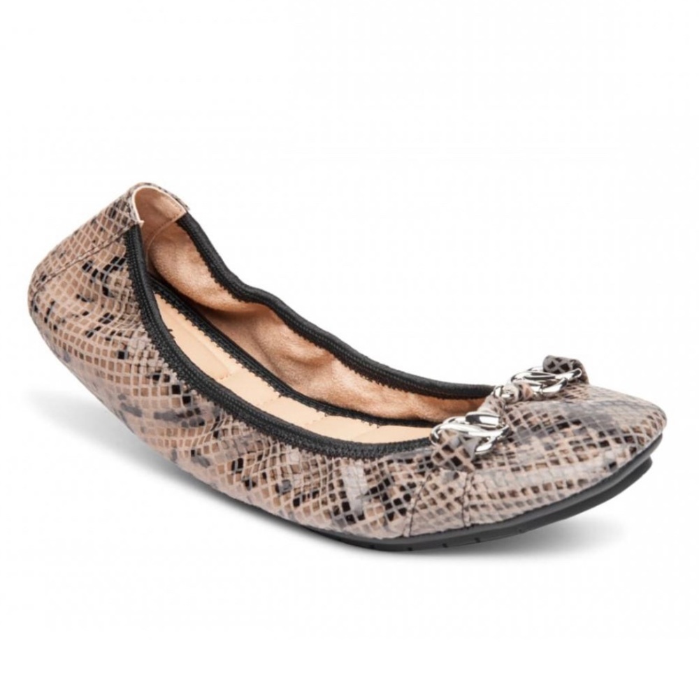 * Free -ME TOO* New without tag Ballet Flexible flat shoes Size US 6,5